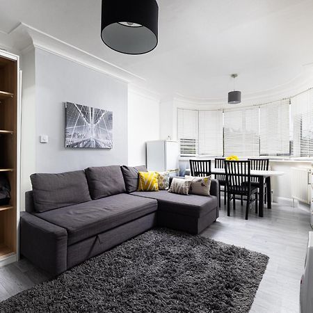 One Bedroom Apartment Opposite Brent Cross Station London Ngoại thất bức ảnh