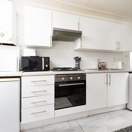 One Bedroom Apartment Opposite Brent Cross Station London Ngoại thất bức ảnh